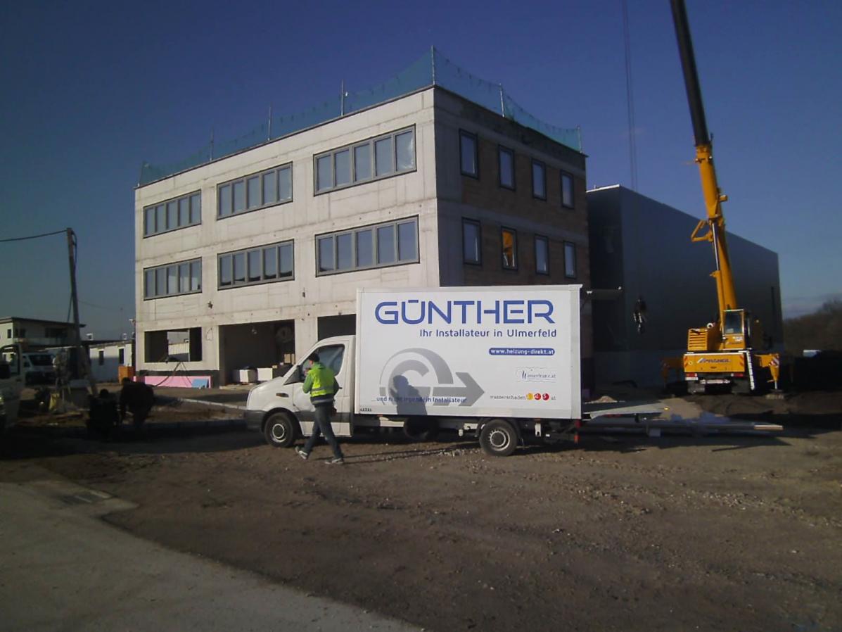 Bürogebäude wird mit einer Luft Wasser Wärmepumpe beheizt